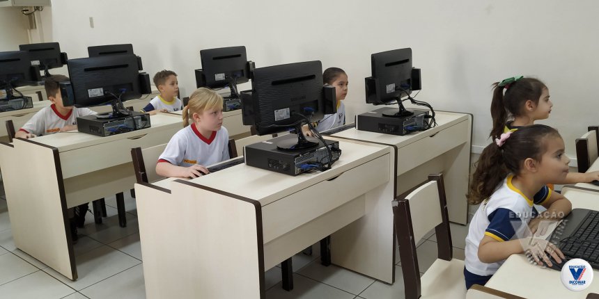 Aulas no Laboratório de Informática VESPERTINO: Aula Meios de