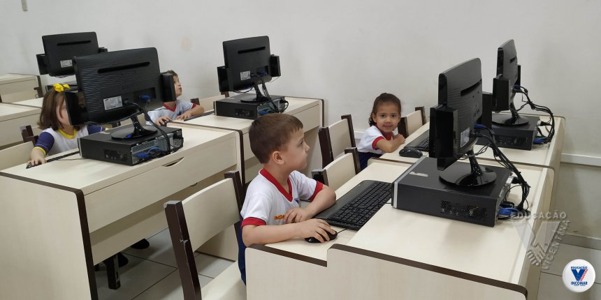 Aulas no Laboratório de Informática VESPERTINO: Aula Meios de